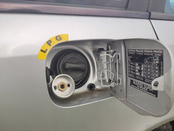 Mercedes-Benz E240 4matic Avantgarde LPG - 15