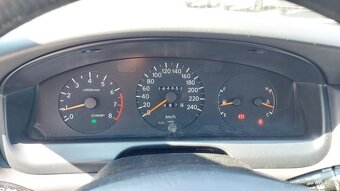 Toyota Carina E 1.8, 178tis km, výhřev čel. skla, el. šíbr - 15