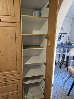 Moderní kuchyňská linka se spotřebiči - 15