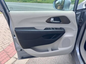 Chrysler Pacifica 3,6 Limited DVD 360 čočka 2017 DPH - 15