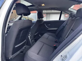 BMW Řada 3 E90 320i 110kW Sedan Navi Aut. klima Šíbr ALU R18 - 15