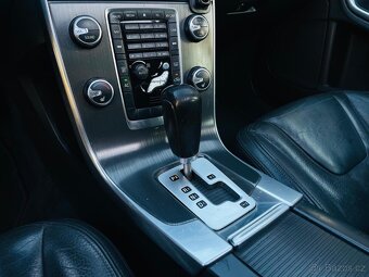 Volvo V60 2.4 D5 151KW AUTOMAT KAMERA VÝHŘEV TAŽNÉ - 15