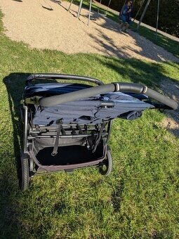 Dvojkočárek / kombinovaný kočárek / sourozenecký kočárek - 15