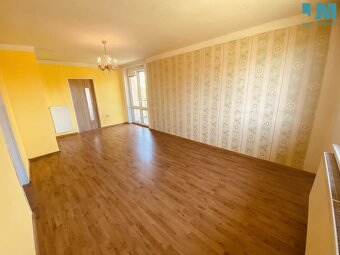 Prodej bytu 3+1 (64 m2) se zahrádkou, balkonem, garáží a skl - 15