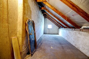 Rodinný dům 5+1 s krásnou zahradou 1337 m2, obec Dobřenice. - 15