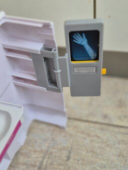 Nabízím Barbie letadlo a sanitku - 15