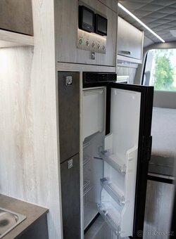 Obytný vůz Mercedes-Benz Sprinter 319 CDI (2023) - 15