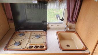 Obytné auto Eura Mobil 590 LSS, 6 míst - 15