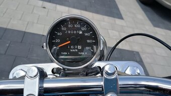 Suzuki VS 800 Intruder - 15