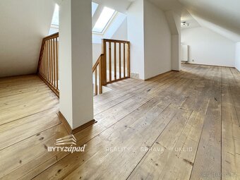 Prodej prostorného mezonetového bytu 4+kk o výměře 118 m2 - 15
