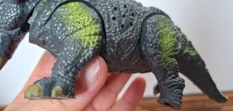 17 figurek dinosaurů - 15