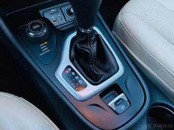 Jeep Cherokee 2.2M-JET 4x4 AUTOMAT LED VYHŘEV SERVISKA TAŽNÉ - 15