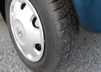 Opel Corsa 1,0 12V Club benzín - 15