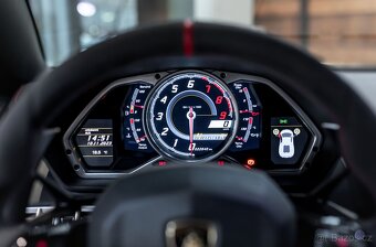 Lamborghini Aventador LP700-4 z roku 2013 - 15