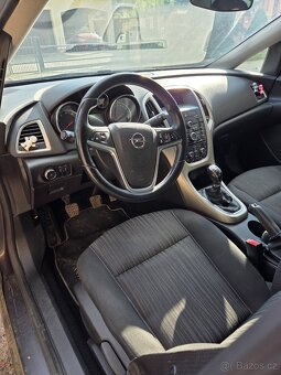 Opel Astra spots tourer 16v benzín - 15