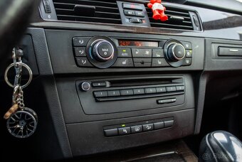 BMW E92 330d xDrive 180kw AT/6 2010 - 15