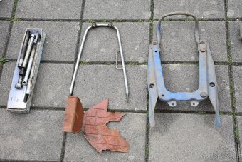 Množství dílů starých motocyklů JAWA, ČZ a jiných - 15