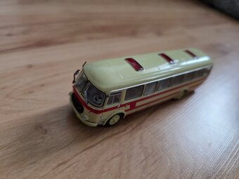 Predám modely autobusov deagostini s časopismi. - 15