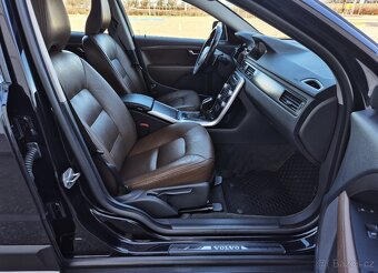 VOLVO XC70 2.4D 133KW 5 VÁLEC 1 MAJITEL AUTOMAT 4x4 XENON - 15