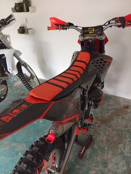 Prodám KTM 144 sx, rok 2008 ,nový olej, destičky, ložiska v - 15