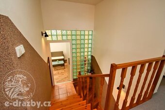 Rodinný dům 5+1 (156 m2) se zahradou (560 m2), bazénem a gar - 15