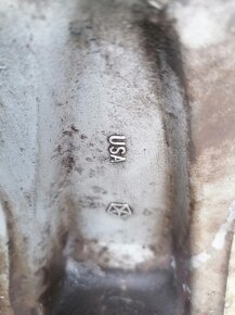 Alu kola 18” Dodge Challenger originální + letní pneu zánovn - 15