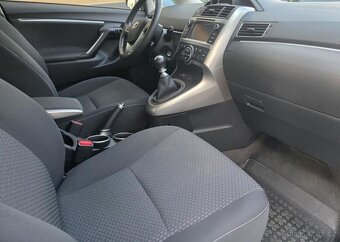 Toyota Verso 2.0-1.MAJ.-NÍZKÉ KM-7 MÍST - 15