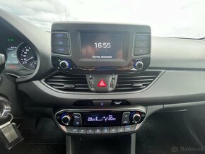 Hyundai i30  combi, rv 2018, top výbava - 15