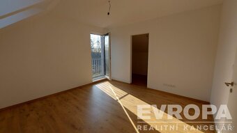 Novostavba rodinného domu 5+kk, pozemek 803m2, 15minut od ok - 15