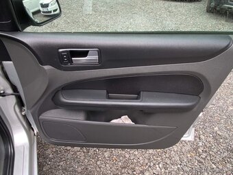 Ford Focus Combi 1.6i 74kW klimatizace tažné ABS 2007 - 15