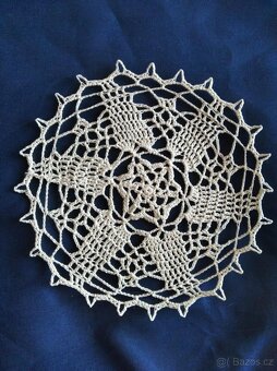 Ručně háčkované dečky  20 cm - 15