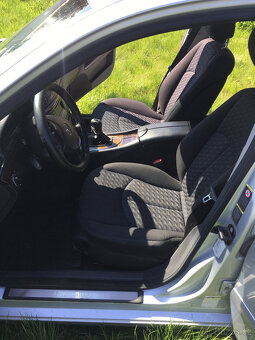 mercedes E-Klasse kombi 220cdi 110kw w211 6 rychl. manuál - 15