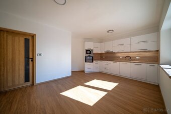 Rodinný dům 5+1 po rekonstrukci, Buchlovice, pozemek 463m2 - 15