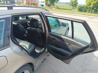 Mercedes Benz E320 - 15