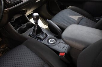 Mitsubishi Outlander z roku 2012 - 15
