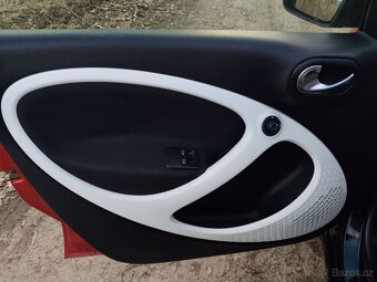 SMART forfour 1.0i duocolor 2015 – 4dv / 4 místa - 15