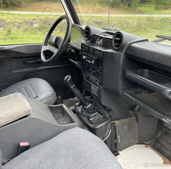Land Rover Defender 110. 2.4 TD 90kW. 4x4. Rv 2008. Nová STK - 15