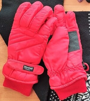 Běžky Rossignol (červené), hůlky a sjezdové boty nadměrná ve - 15