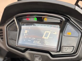Honda VFR 800 X Crossrunner 2015, najeto 16900km - 15