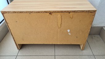 Noční stolek k posteli, ložnice - 15