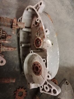 Rozebrány komplet motor pionýr na go. - 15