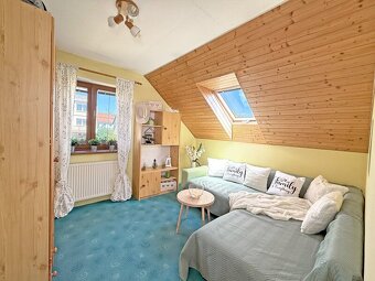 Rodinný dům 4 + kk s fotovoltaikou a zahradou 597 m², lokali - 15