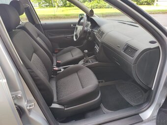 Volkswagen Golf 1,4i 16V / klima / 5-dveří / - 15