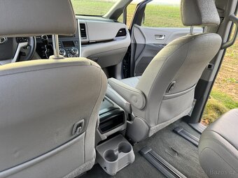 Toyota Sienna XLE AWD - 15