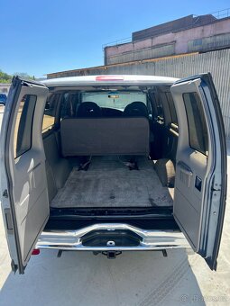 V10,  Ford E350, obsah  6,7 litru, 7 místné - 15