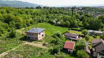 Prodej rozestavěného rodinného domu 200m2 s pozemkem 770m2,  - 15