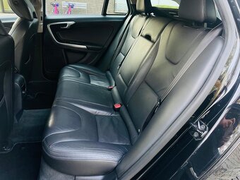 Volvo V60 2.4D5 5-VÁLEC MANUÁL VÝHŘEV KAMERA TAŽNÉ SERVISKA - 15