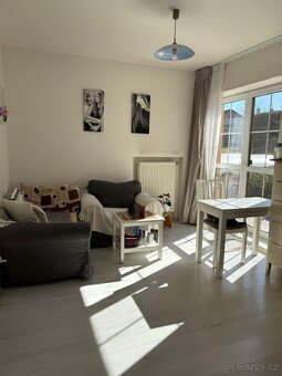 Samostatně stojící rodinný dům 284 m2 na pozemku 687 m2. - 15