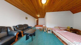 Velkorysé hospodářské stavení v překrásné přírodě - 15