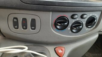 Opel vivaro 9 míst rok 2014 - 15
